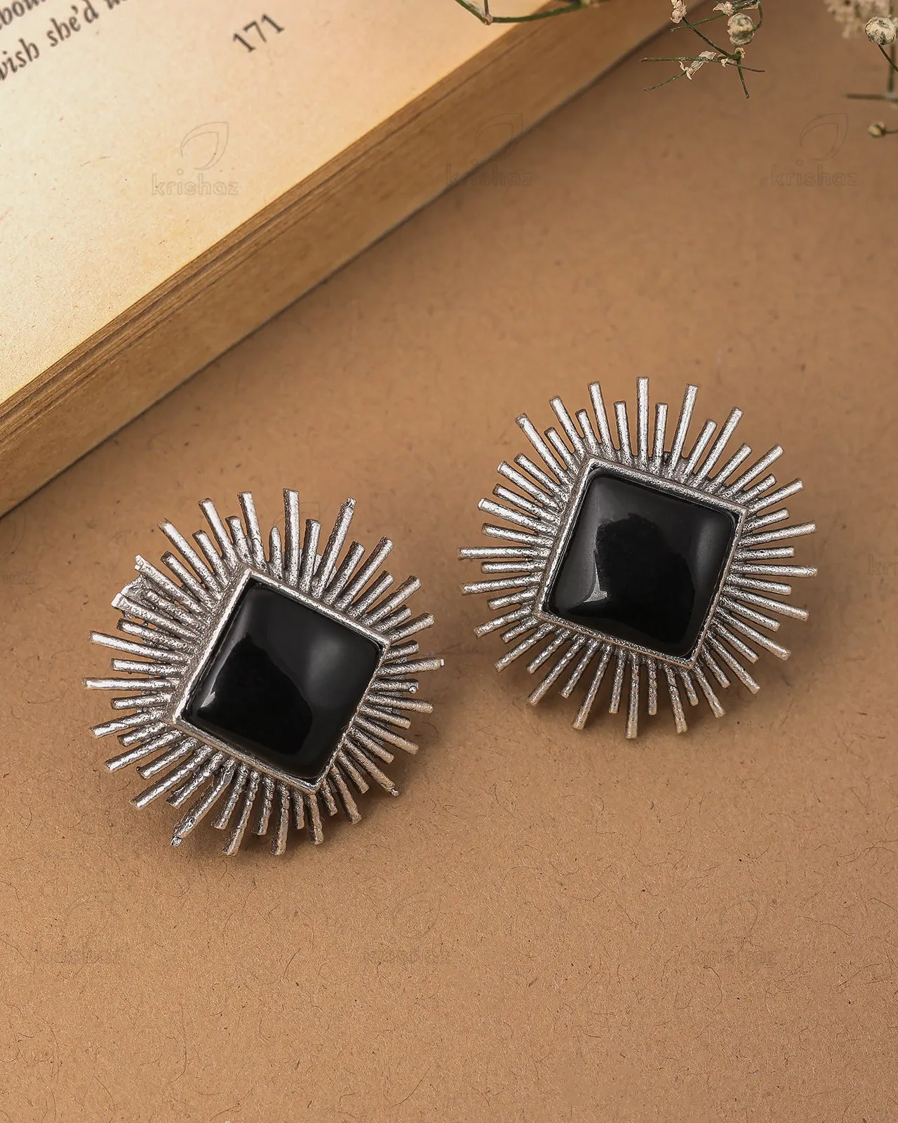 Aditya Stud Earrings - wxo