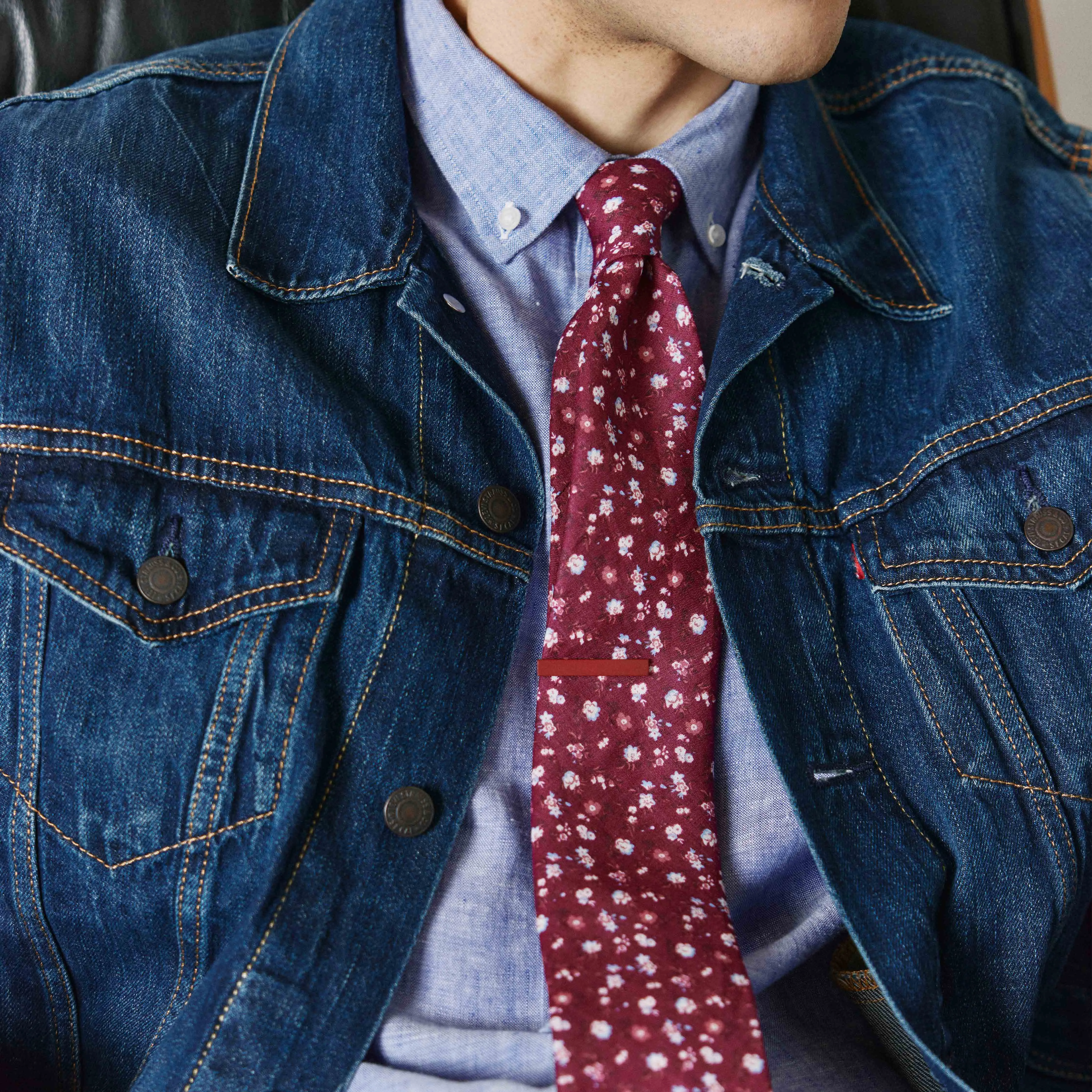 Ditzy Daisies Burgundy Tie