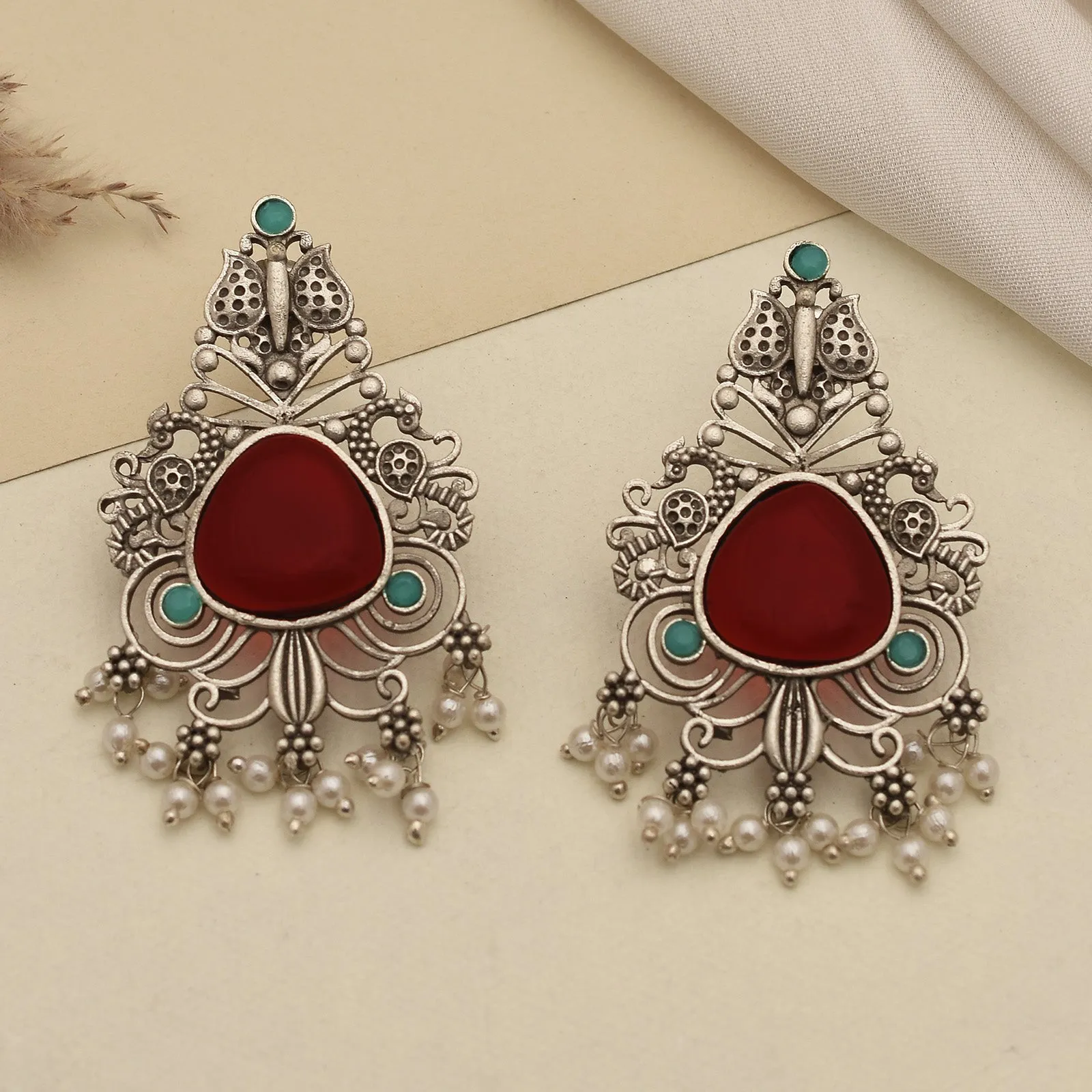 Naisha Dangler Earrings - wxo