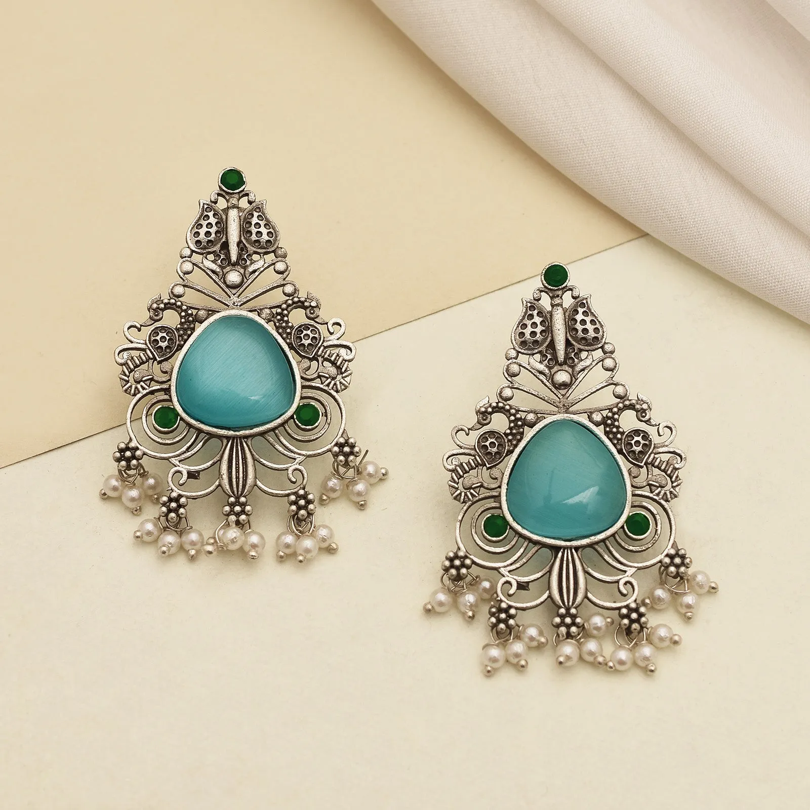 Naisha Dangler Earrings - wxo