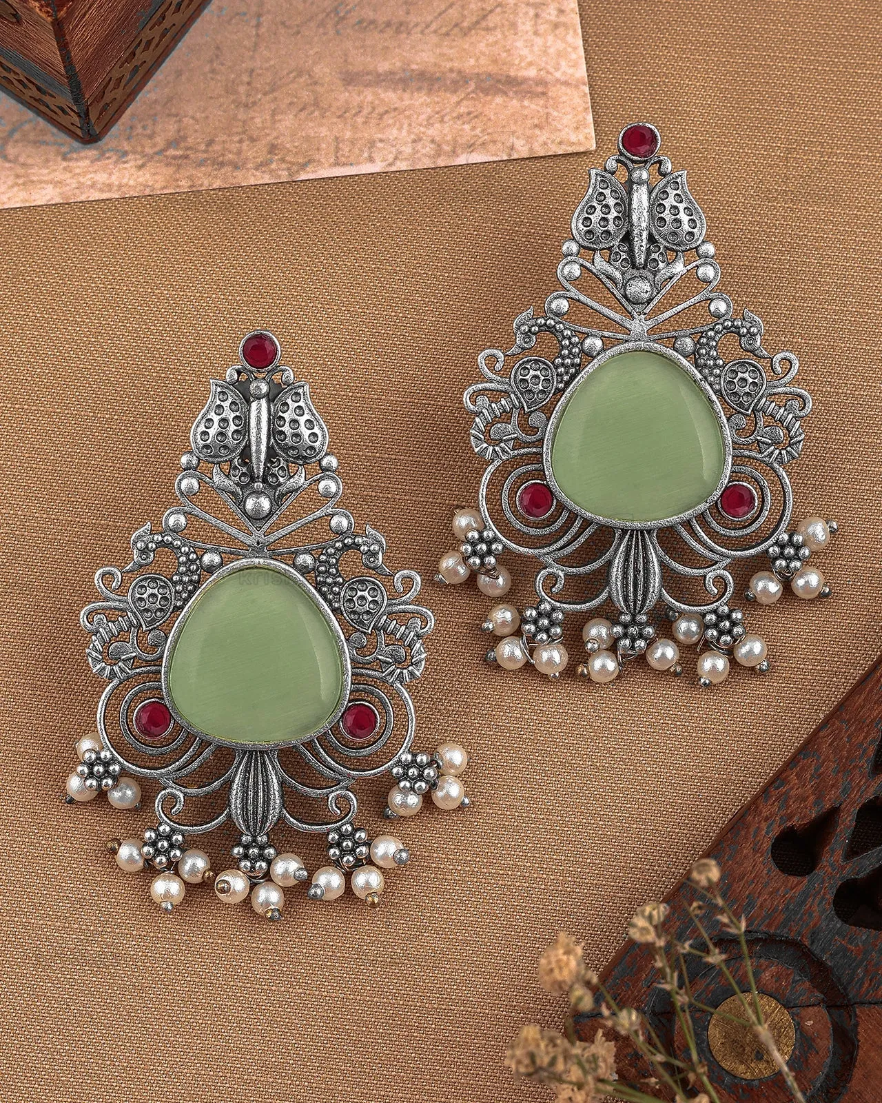 Naisha Dangler Earrings - wxo
