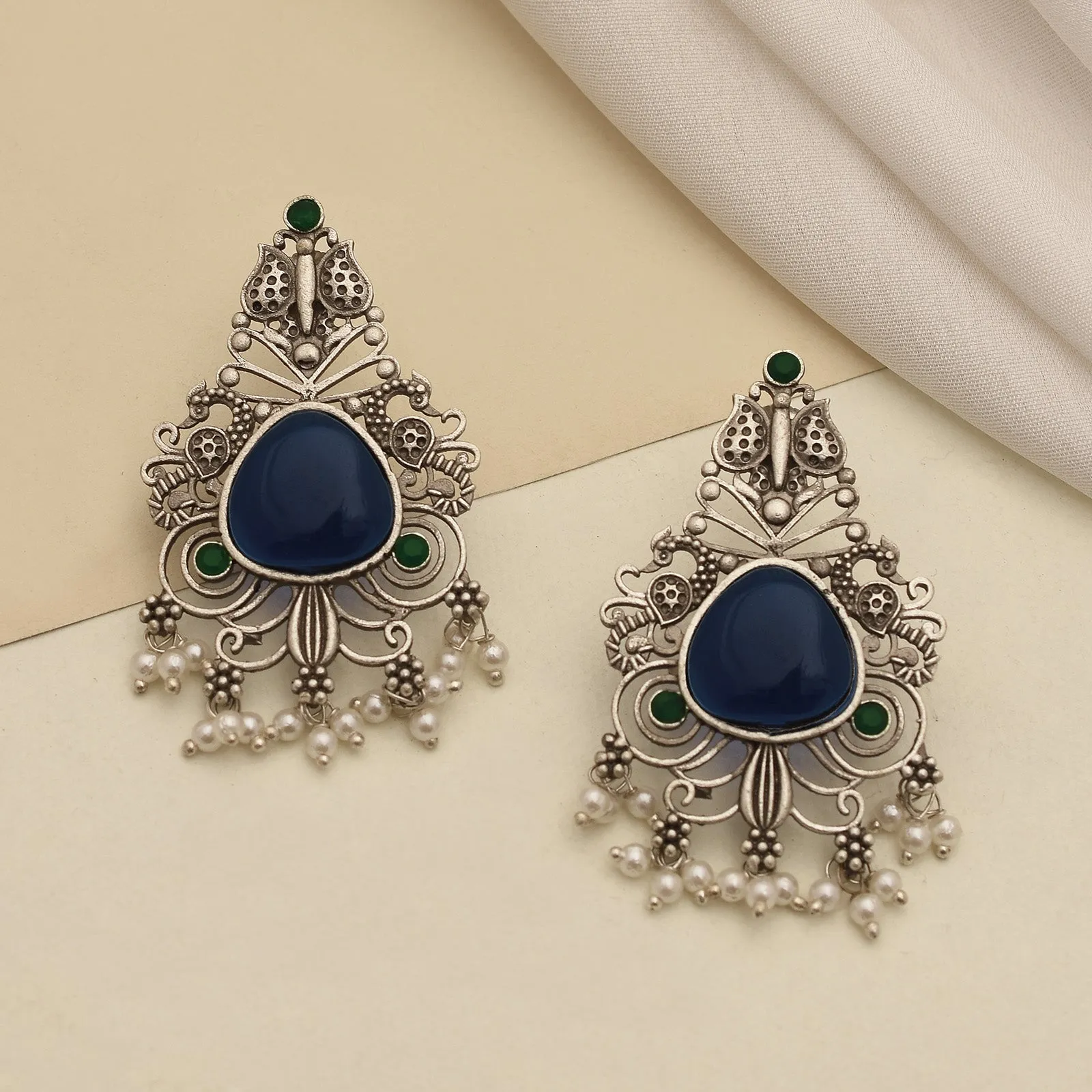 Naisha Dangler Earrings - wxo