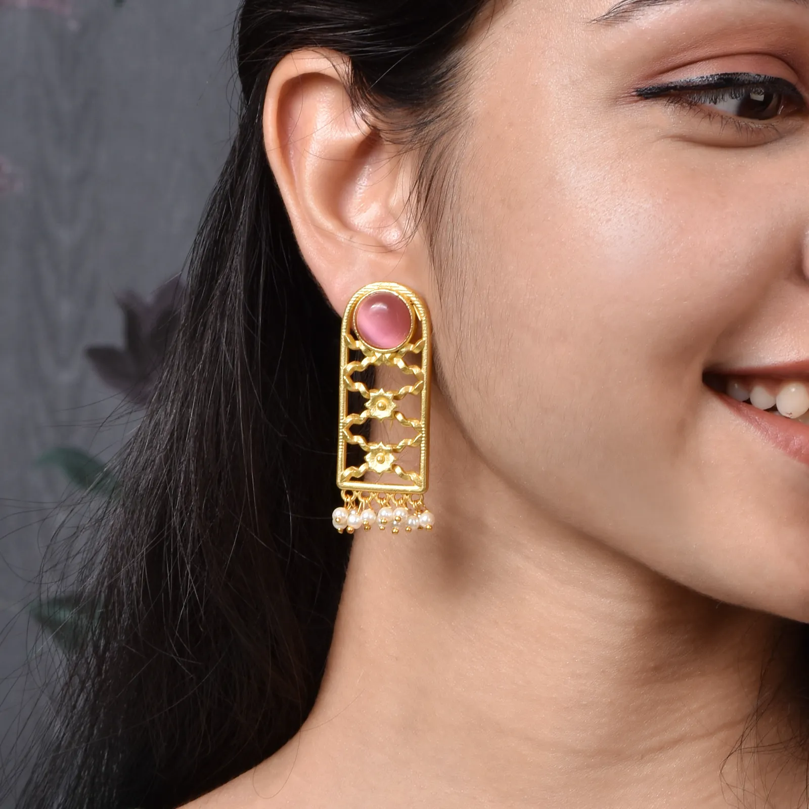 Priyali Matte Gold Stud