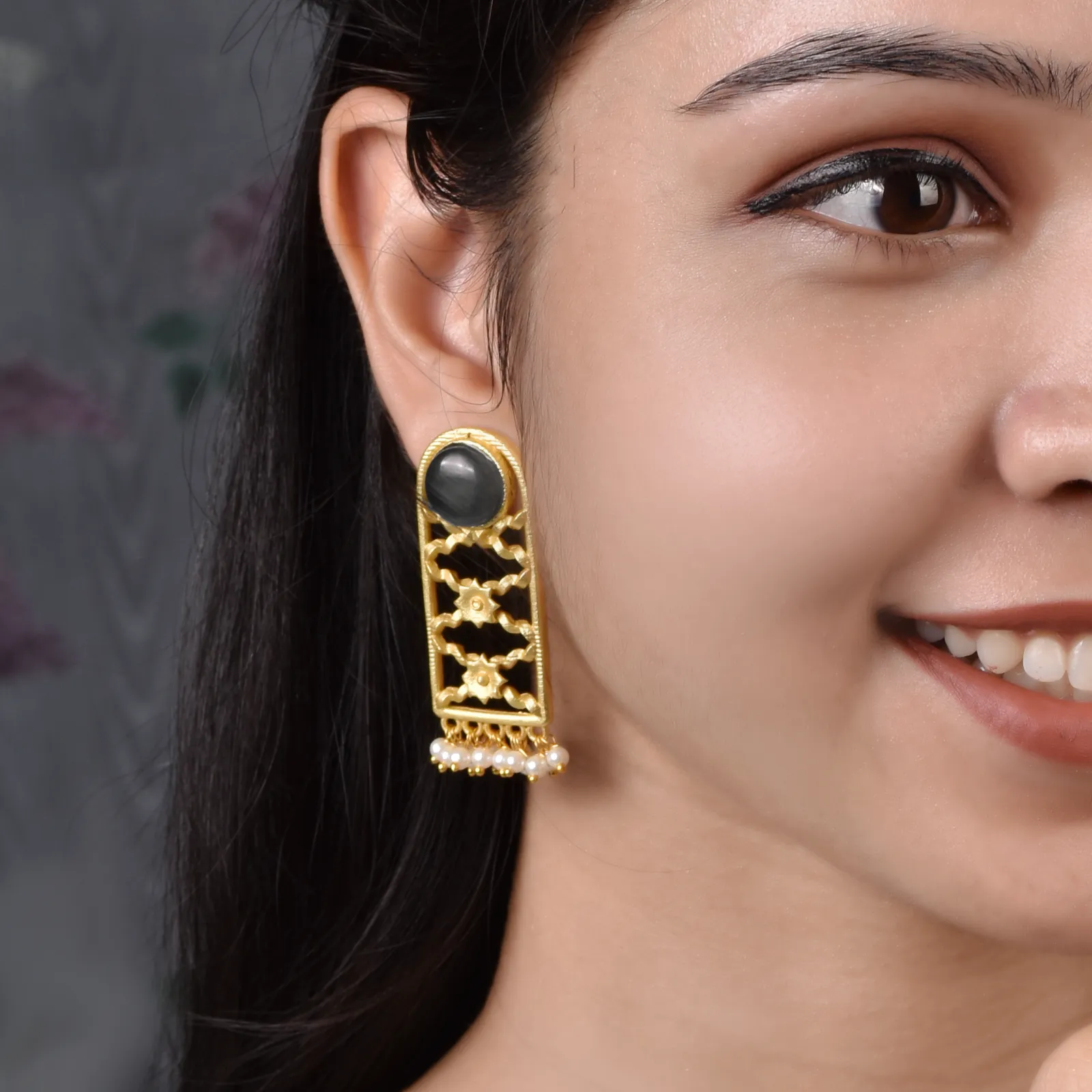 Priyali Matte Gold Stud