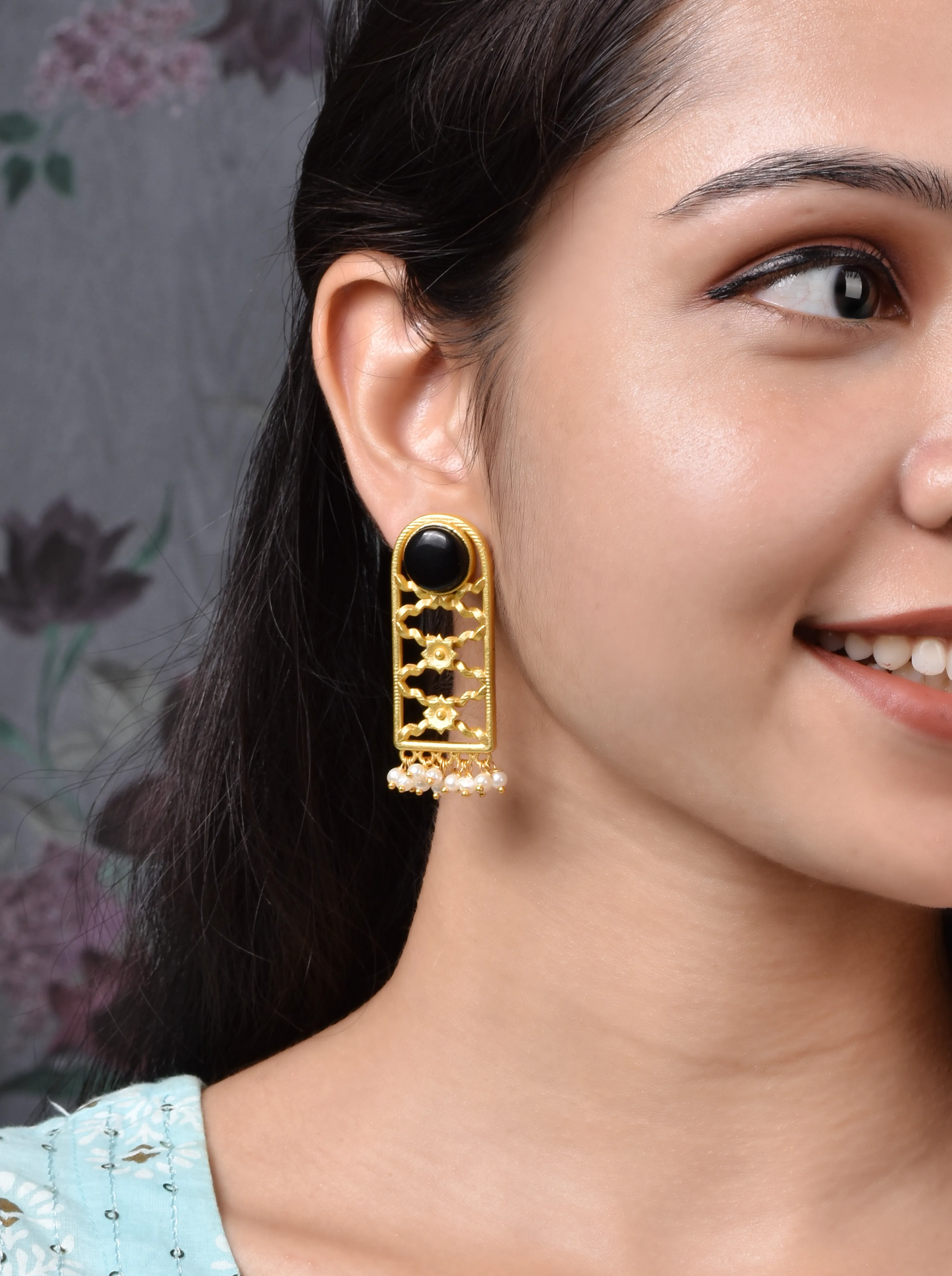 Priyali Matte Gold Stud