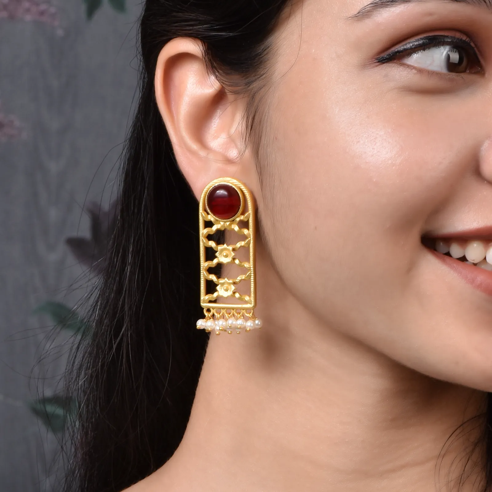 Priyali Matte Gold Stud