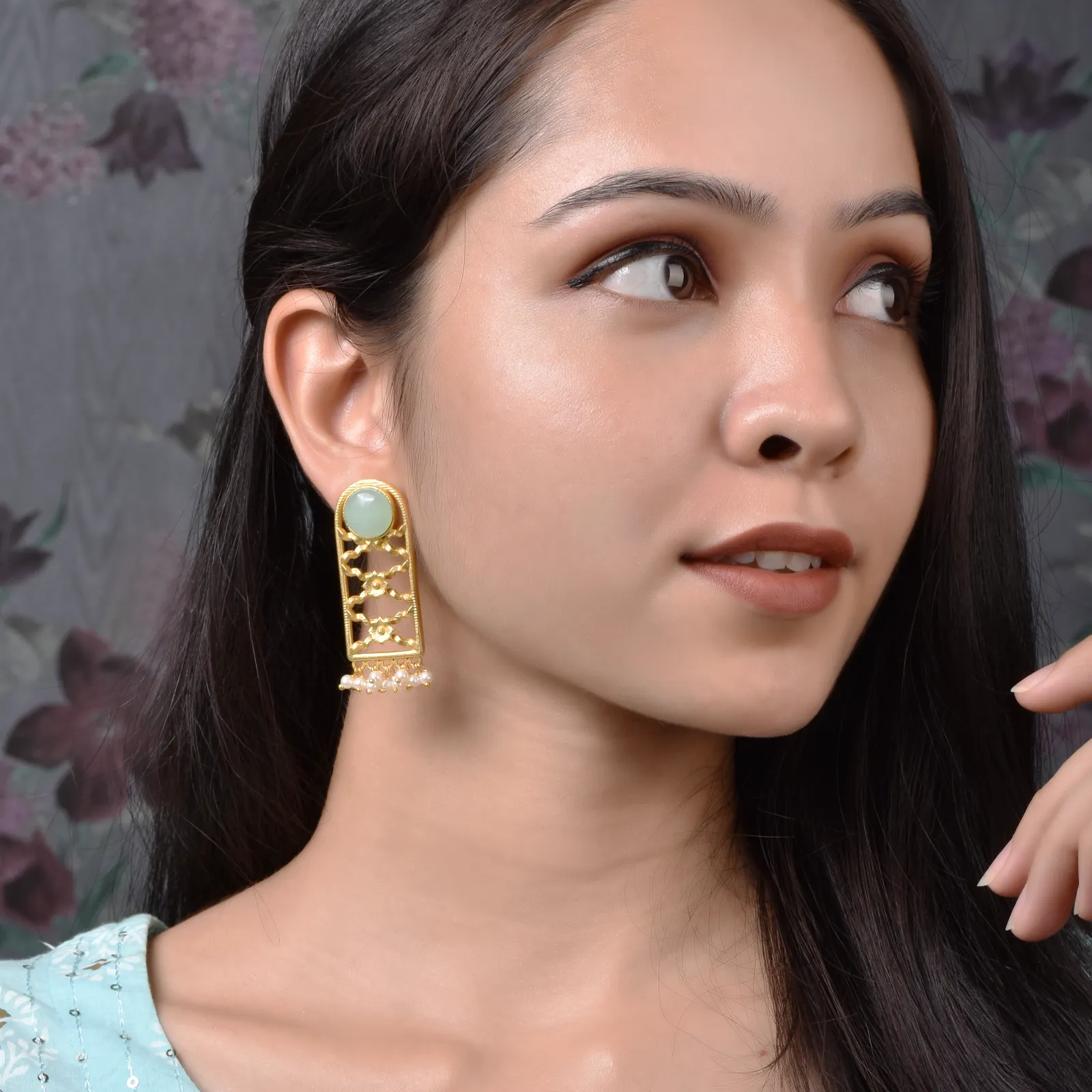 Priyali Matte Gold Stud